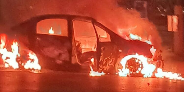 Video: Kaos në Afrikën e Jugut pas përleshjes mes shoferëve të taksive, një të vdekur.