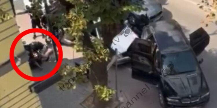 Video/ Momente nga pranga e Ramadan Zotos në Korçë, i cili ishte i armatosur