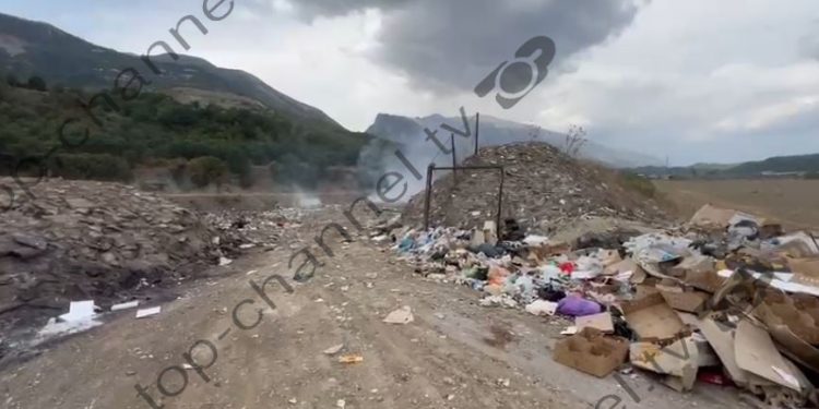 Video/ Ndotje e madhe në Parkun Kombëtar të Vjosës! Mbeturinat shuhen në “lumin e egër të Evropës”