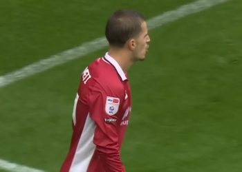 Video: Pas dy vitesh injorimi, fantazisti shqiptar Sylvinho reagon me gol dhe asist! Dallohet në formacionin e javës në Angli.