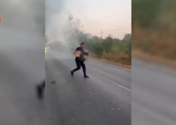 Video/ Polici nderohet me Certifikatën për Shërbime të Dalluara për shpëtimin e tre të plagosurve nga aksidenti në Fier