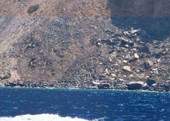 Video/ Rrëshqitje toke në Santorini, pluhuri mbulon territorin, ekspertët japin komentet e tyre