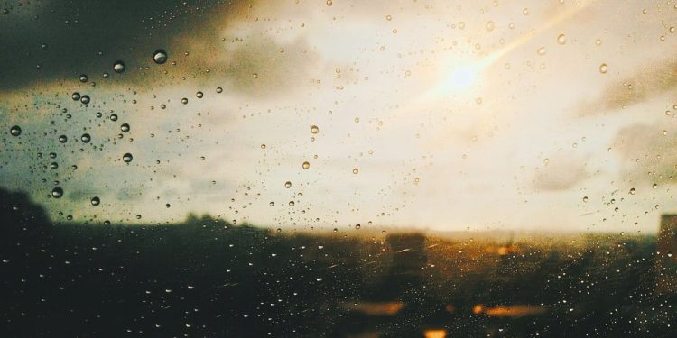 Vranësira dhe shira gjatë pasdites, parashikimi i motit për këtë të dielë