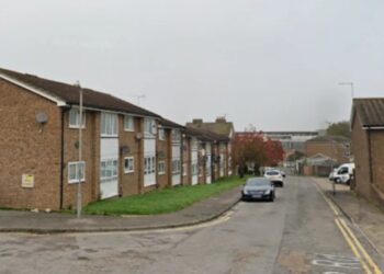 Vrasje me thikë në Angli: Arrestohen një shqiptar 25-vjeçar dhe një letoneze