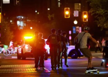 Washingtoni sfidon hapur Trump-in, padit qeverinë federale për marrjen e kontrollit të policisë nga DEA.