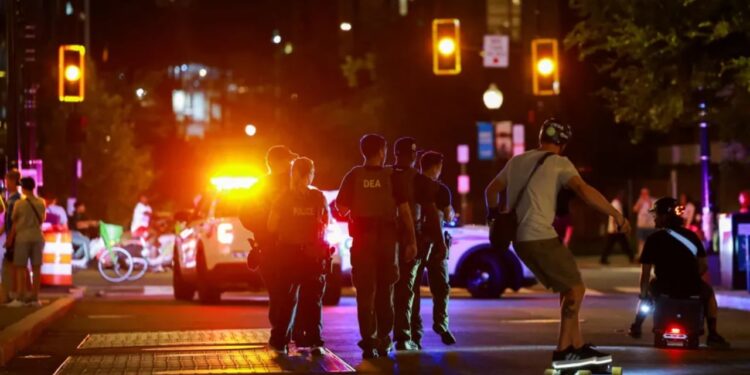 Washingtoni sfidon hapur Trump-in, padit qeverinë federale për marrjen e kontrollit të policisë nga DEA.