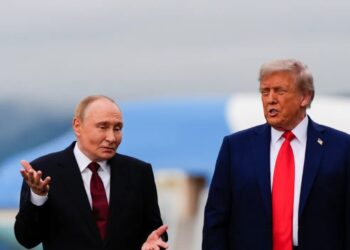 Zbulohet dhurata e Trump për Putinin: Dokumentet sekrete të harruara në hotel, drekë me tre pjata e anulluar.