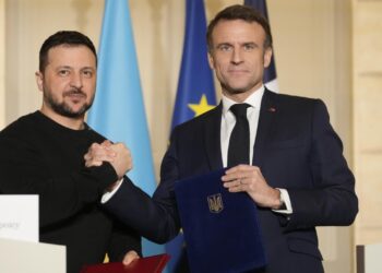 Zelensky dhe Macron marrin vendim për takim pas samitit Trump-Putin
Presidenti ukrainas Volodymyr Zelensky dhe presidenti francez Emmanuel Macron kryen një bisedë sot, sipas informacionit nga Pallati Élysée.