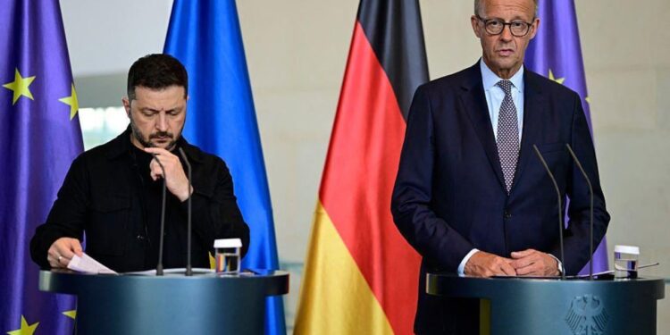 Zelensky dhe kancelari Merz mbajnë konferencë pas bisedave me Trump dhe liderët evropianë, ndajnë rezultatet e arritura.