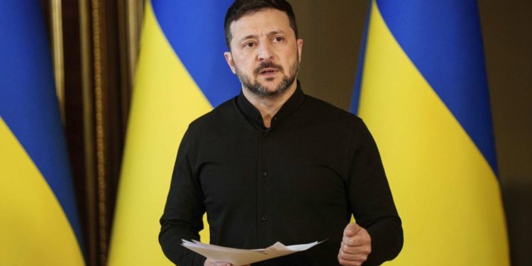 Zelensky rrit përpjekjet diplomatike, bisedon me Macron, Starmer dhe liderë të tjerë evropianë në telefon.