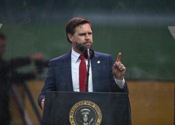 Zëvendëspresidenti amerikan shpreh dyshime: 'Nuk do të kënaqë askënd' në lidhje me takimin mes Putinit dhe Zelenskyt, thekson nevojën për një lider të fortë në rrugën drejt paqes