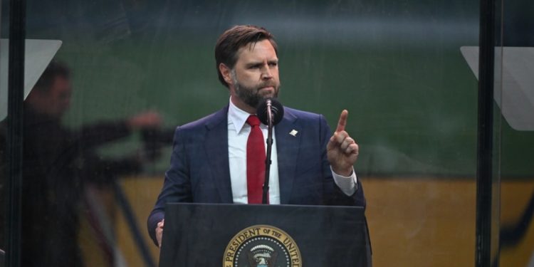 Zëvendëspresidenti amerikan shpreh dyshime: 'Nuk do të kënaqë askënd' në lidhje me takimin mes Putinit dhe Zelenskyt, thekson nevojën për një lider të fortë në rrugën drejt paqes