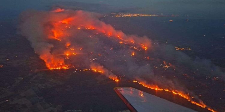 Zjarr apokaliptik në Francë: Një person i vdekur dhe 13 të plagosur, banorët dhe turistët evakuohen nga zona.