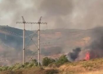 Zjarr në Zharrëz, kërcënohet një pus nafte! Një ndërhyrje nga zjarrfikësit.