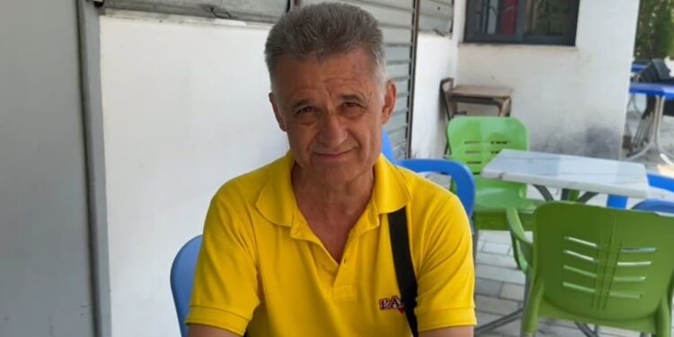 Zjarret e rrezikshme në Delvinë, banori i prekur shprehet: Po më digjet shtëpia e re, të paktën shpëtuam jetën.