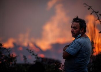 Zjarret në Portugali vazhdojnë për të dhjetën ditë, 1,600 zjarrfikës në luftë me flakët.