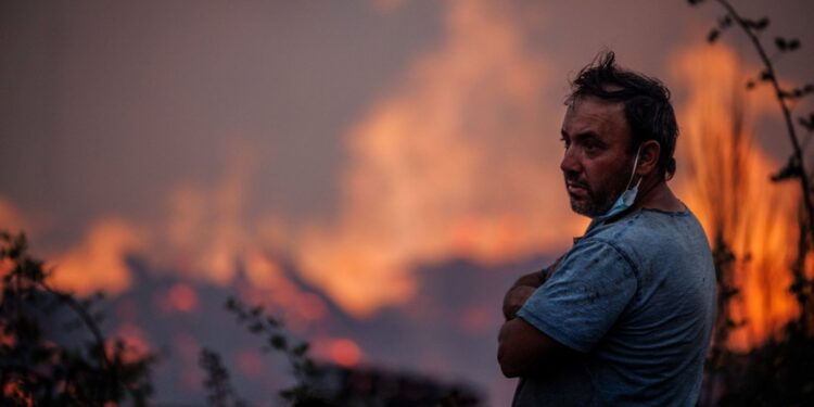 Zjarret në Portugali vazhdojnë për të dhjetën ditë, 1,600 zjarrfikës në luftë me flakët.