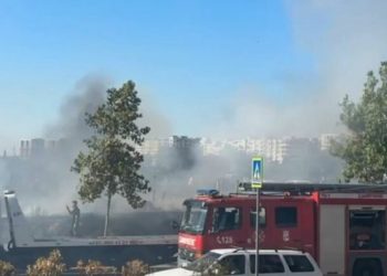 Zjarri afër një stacioni karburanti në Yzberisht