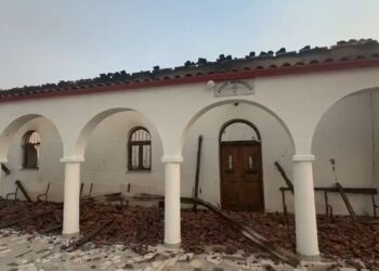 Zjarri shkatërron kishën e rinovuar në Lefterohor të Delvinës, flakët prekin gjithashtu varrezat e fshatit.