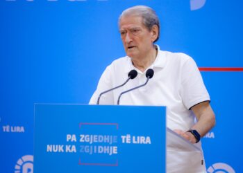 Berisha: Rama shpenzoi 490 milionë euro për luks dhe afera! Vetëm me një të katërtën e tyre do ishin blerë së paku 7-10 avionë kundër zjarreve, 4 helikopterë dhe 180 makina zjarrfikëse