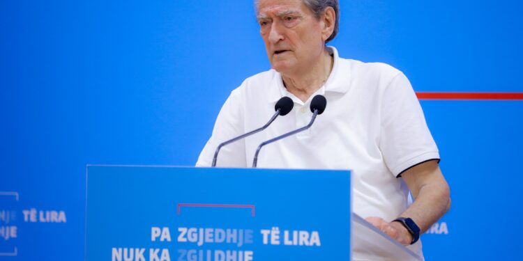 Berisha: Rama shpenzoi 490 milionë euro për luks dhe afera! Vetëm me një të katërtën e tyre do ishin blerë së paku 7-10 avionë kundër zjarreve, 4 helikopterë dhe 180 makina zjarrfikëse