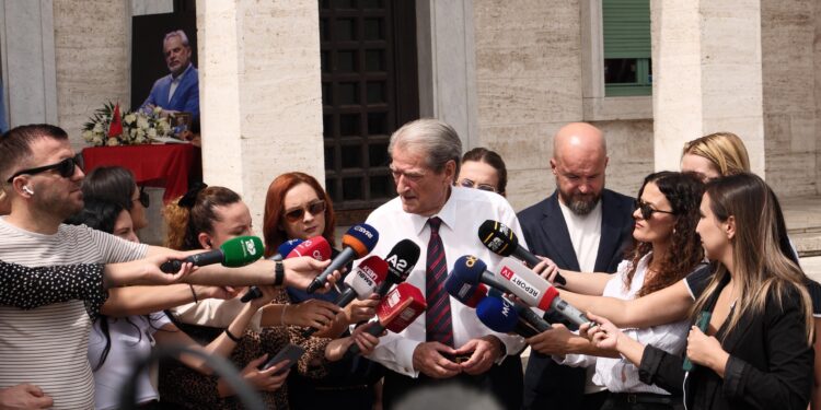 Berisha: Lutem që shpirti i Artur Zhejit të gjejë paqen e merituar! Ishte një zë më vete në analizat e tij