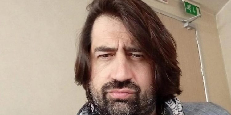 ‘Jetoj pa ujë dhe mes minjve’ – Davide Pecorelli nga Italia tregon për përjetimet e tij në burgun 313 në Tiranë.