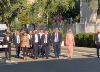 17:00

Demokratët mbërrijnë në Kuvend për betimin e deputetëve të rinj

Deputetët e Partisë Demokratike arritën në selinë e Kuvendit disa minuta para fillimit të seancës, ku do të zhvillohet ceremonia e betimit për ligjvënësit e rinj.