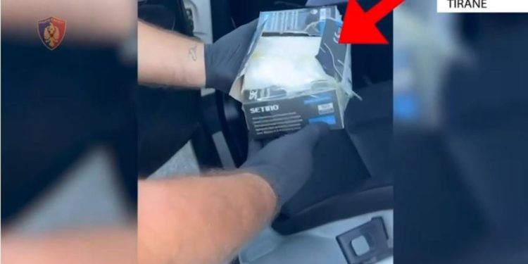 22-vjeçari kapet në autostradën “Tiranë-Durrës” me një pako të kokainës në transport.