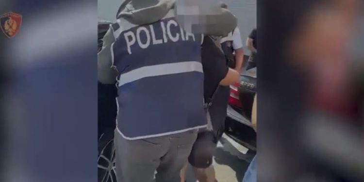 22-vjeçari nga Shkodra arrestohet pasi merr paketën nga Kanadaja me lëndë narkotike