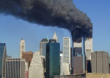 24 vite pas sulmit terrorist që shokoi botën, SHBA reagon në heshtje duke kujtuar tragjedinë e 11 Shtatorit.