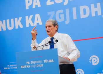 Bashkim Ulaj apo Rrok Gjoka/ Berisha denoncon skandalin: Lubi Balluku është përgjuar në një bisedë telefonike duke i kërkuar një shumë të majme një biznesmeni për një tender