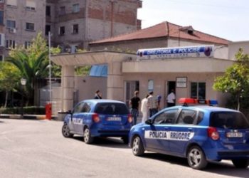 38-vjeçari arrestohet pas dhunimit të policit në Fier bashkë me tre të tjerë
