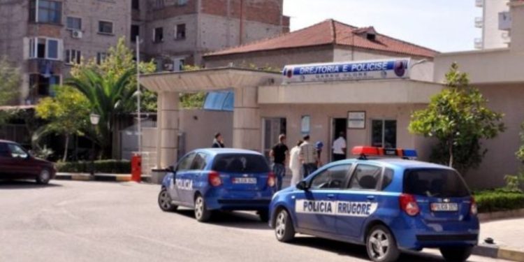 38-vjeçari arrestohet pas dhunimit të policit në Fier bashkë me tre të tjerë