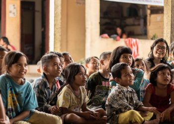 4,000 studentë të helmuar nga ushqimi falas në shkolla, Indonezia shpall alarm për sigurinë ushqimore