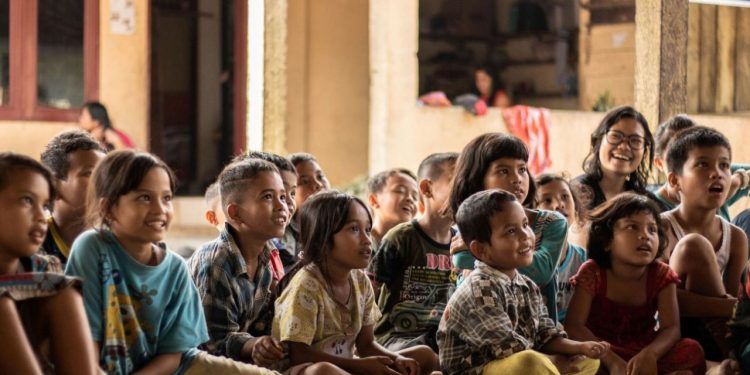 4,000 studentë të helmuar nga ushqimi falas në shkolla, Indonezia shpall alarm për sigurinë ushqimore