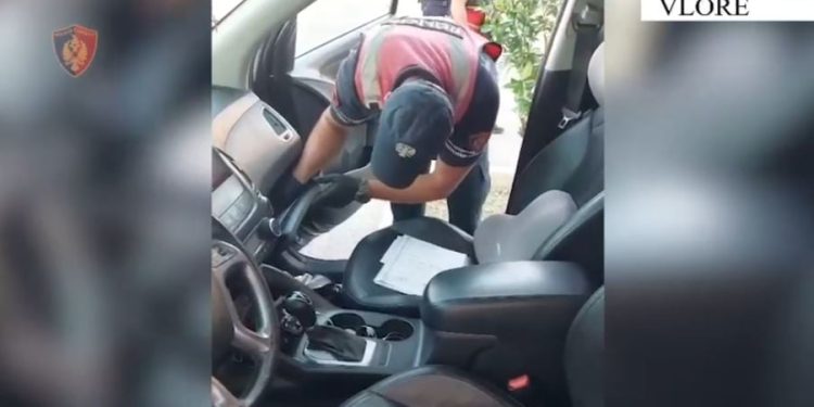 41-vjeçari në Vlorë kapet me kanabis dhe kokainë në kroskotin e makinës