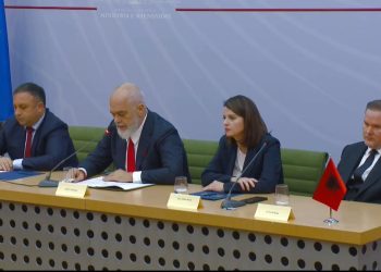 5 Kati pa Leje në Zemër të Tiranës: Rama Shpreh Kritika dhe Ironi për Inspektorët mbi Ndërtimin në Dajti