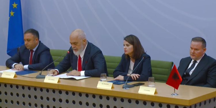 5 Kati pa Leje në Zemër të Tiranës: Rama Shpreh Kritika dhe Ironi për Inspektorët mbi Ndërtimin në Dajti