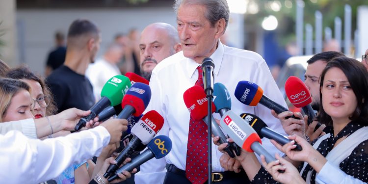 Berisha: Altin Dumani po shkulte leshrat sepse iu bënë pluhur përpjekjet antikushtetuese për të zgjatur mandatin