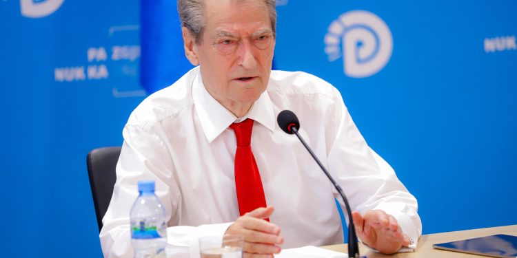 Berisha: Rama pushkatoi parlamentin, sepse e di se mandati i tij qëndron fund e krye mbi krimin dhe dhunimin e Kushtetutës dhe ligjeve