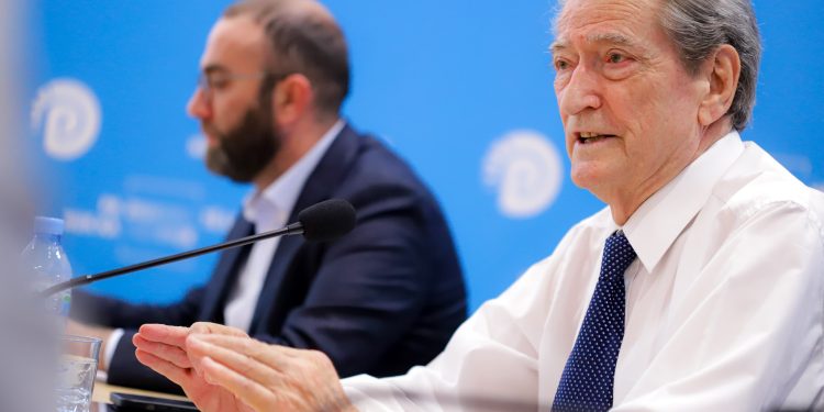 Berisha: Qëndrimi i Ramës në parlament diktohet nga kartelet e drogës. Kumbari Diego Benitez menaxhon 14 narkokartele shqiptare