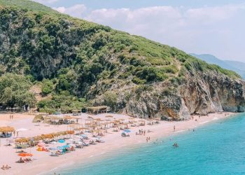 700 mijë grekë vizitojnë Shqipërinë për turizëm/ “Kathimerini”: Riviera Shqiptare si Halkidiki, një alternativë më ekonomike.