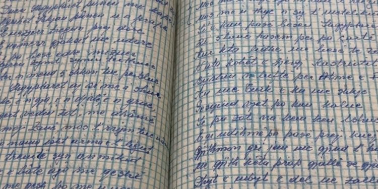 A është rishkruar "Lahuta e Malcisë"? Në vitin 1986, 30 këngët e veprës u kopjuan me dorë pasi ishin të ndaluara nga regjimi comunist.