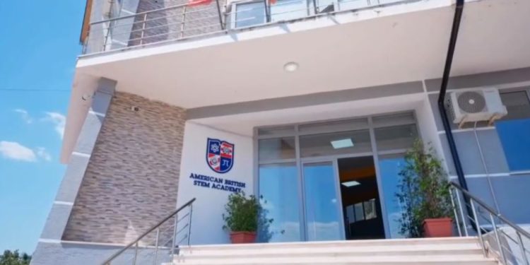 ABA STEM hap dyert në Tiranë: Akademia Amerikano-Britanike e Para që Zbaton Metodologjinë "STEM"