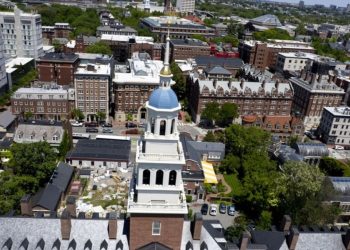 Administrata Trump i thotë Harvardit: Tregoni përgjegjësi financiare nëse dëshironi mbështetje federale