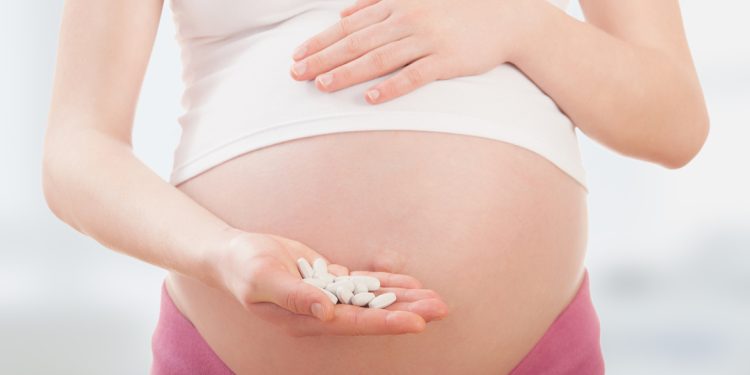 Administrata Trump pritet të shpallë sot lidhjen midis përdorimit të paracetamolit nga gratë shtatzëna dhe rrezikut për autizëm.