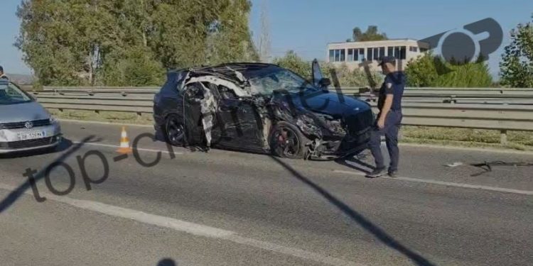 Aksident i rëndë në Lushnje-Fier, kamioni bllokon rrugën dhe ndodhin plagosje të nënës me dy fëmijë.