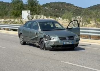 Aksident në Bypass-in e Vlorës: Dy makina përplasen, të gjithë të pak dëmtuar, mësohen detaje të para.
