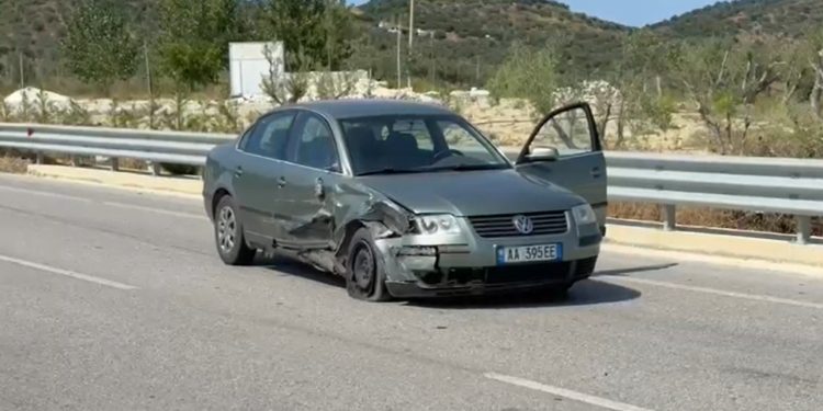 Aksident në Bypass-in e Vlorës: Dy makina përplasen, të gjithë të pak dëmtuar, mësohen detaje të para.